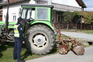 Slika slike-vijesti/2013 godina/Traktori-akcija/Picture 331wn.jpg